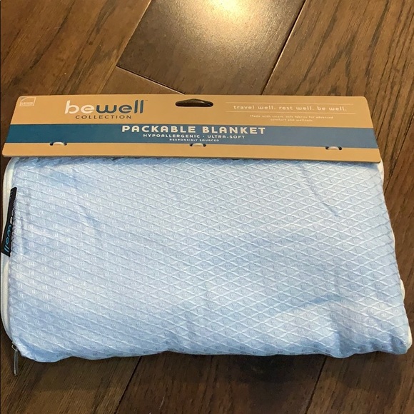 Blanket packable hypoallergenic super soft new